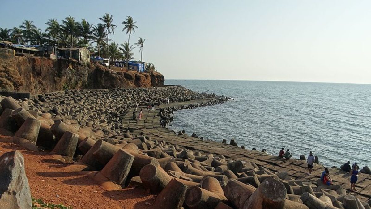 Anjuna Beach Goa - Nightlife, Shacks, Watersports And Places